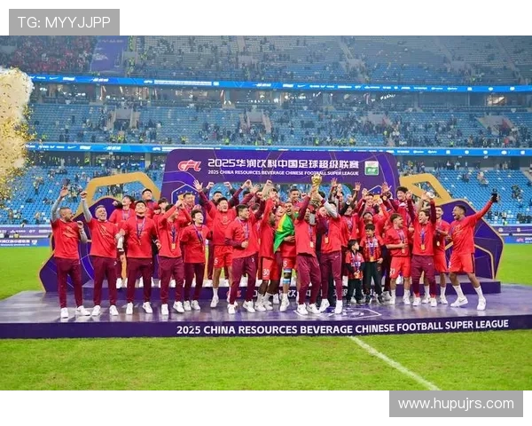 上海足球队在足球团队协作排行榜中荣登第八名展现出强大团队精神与默契配合